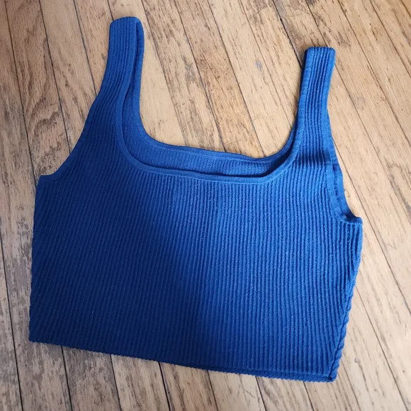 Babaton Navy Ribbed Crop Top - Picture 2 of 3